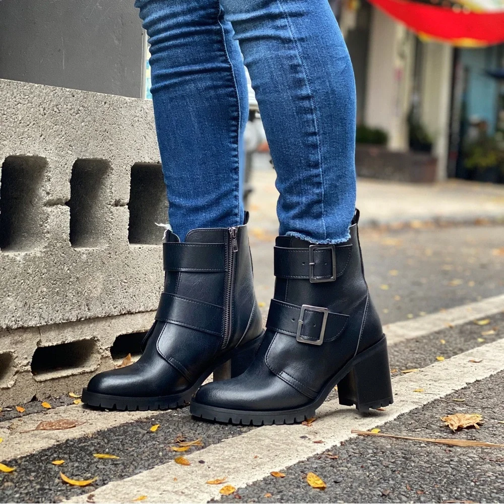 Frye Sabrina Double Buckle Vintage Academia Black Leather Block Heel Ankle Boot - Picture 5 of 16